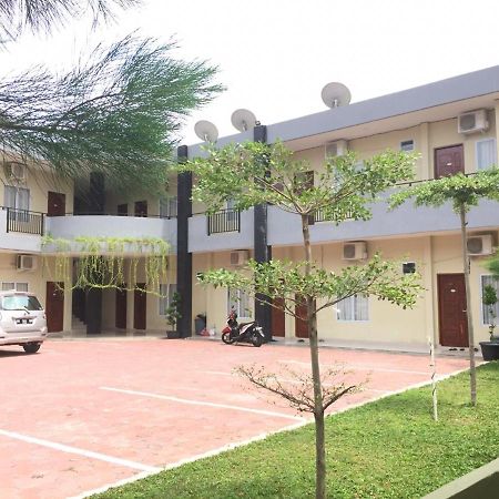 Hotel The Village Syariah Pekanbaru Exterior photo