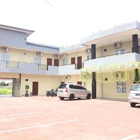 Hotel The Village Syariah Pekanbaru Exterior photo